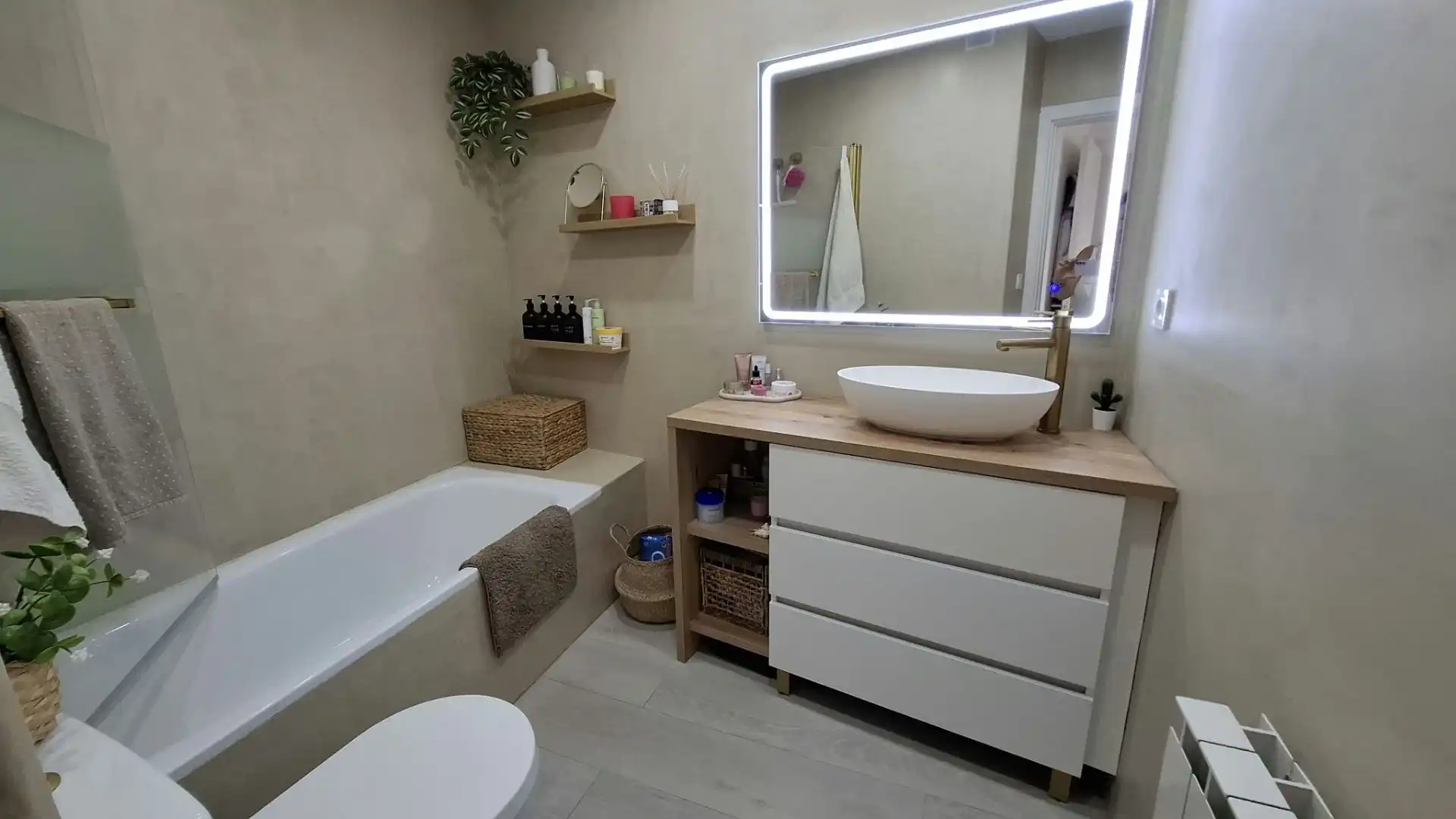 Bathroom of Flat for sale in Vallirana  with Air Conditioner, Heating and Terrace