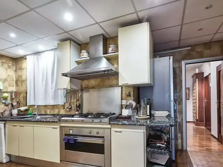 Küche von Wohnung zur Miete in  Barcelona Capital mit Klimaanlage und Balkon