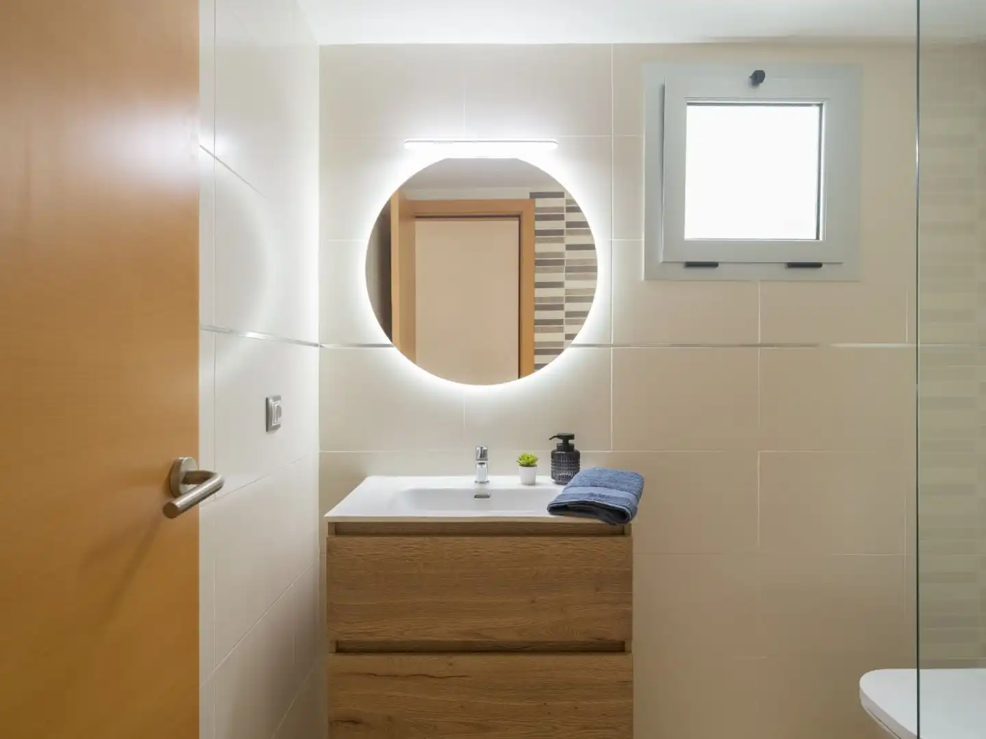 Bathroom of Attic for rent in Telde
