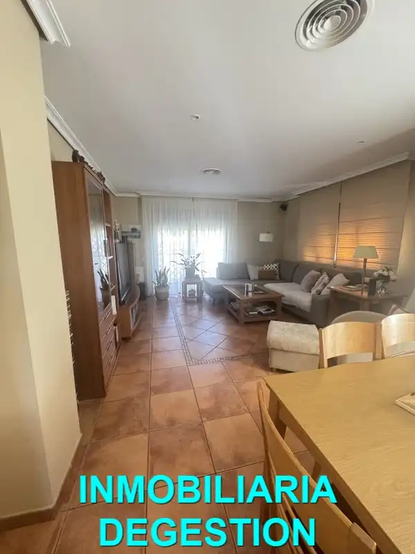 Casa adosada en venta en Linarejos