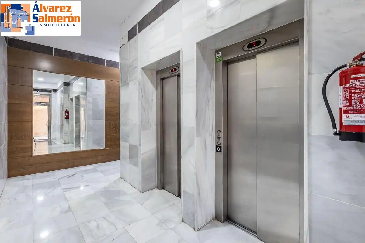 Penthouse mit Pool zum Verkauf in Avenida DE LA ILUSTRACION, imagen 25