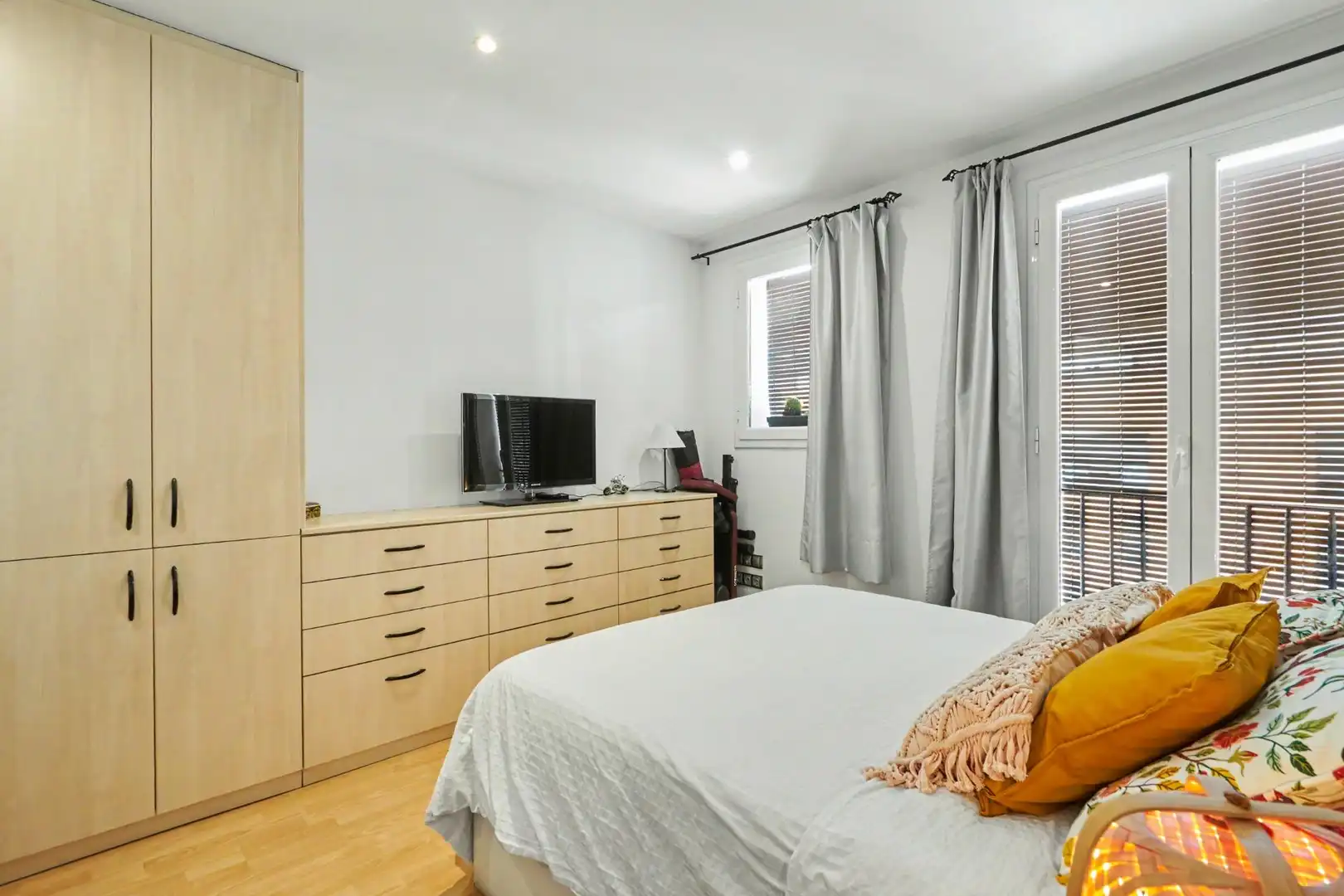 Bedroom of Flat for sale in Barcelona  with Air Conditioner, Heating and Parquet flooring