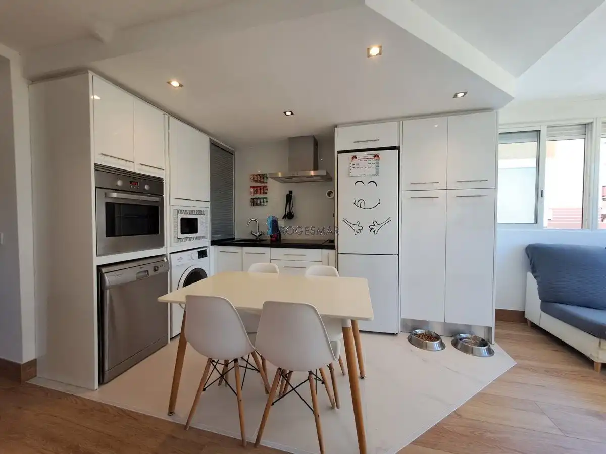 Cuina de Apartament en venda en Benicasim / Benicàssim amb Traster, Moblat i Piscina comunitària