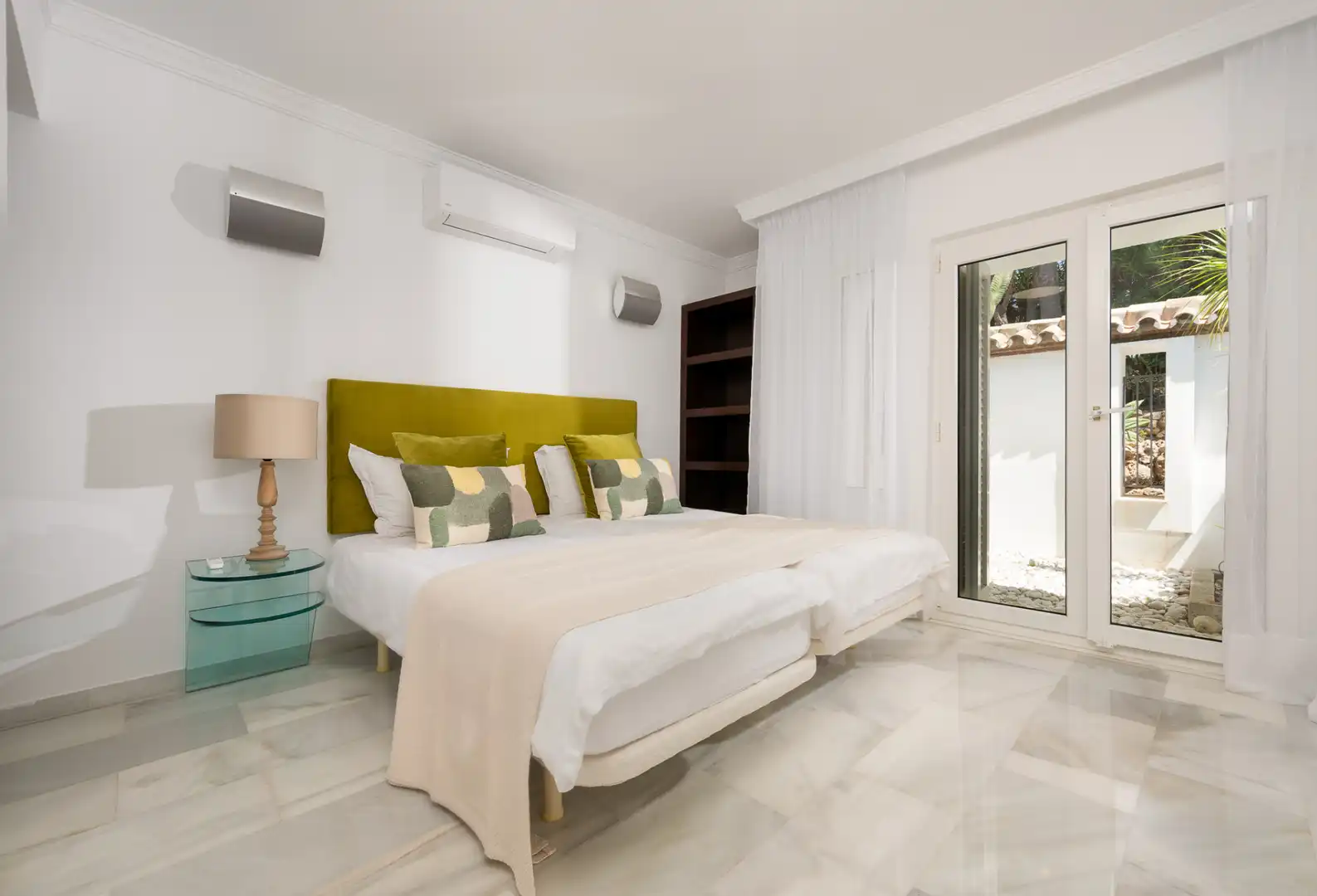 Schlafzimmer von Haus oder Chalet zum Verkauf in Marbella mit Klimaanlage, Privatgarten und Terrasse
