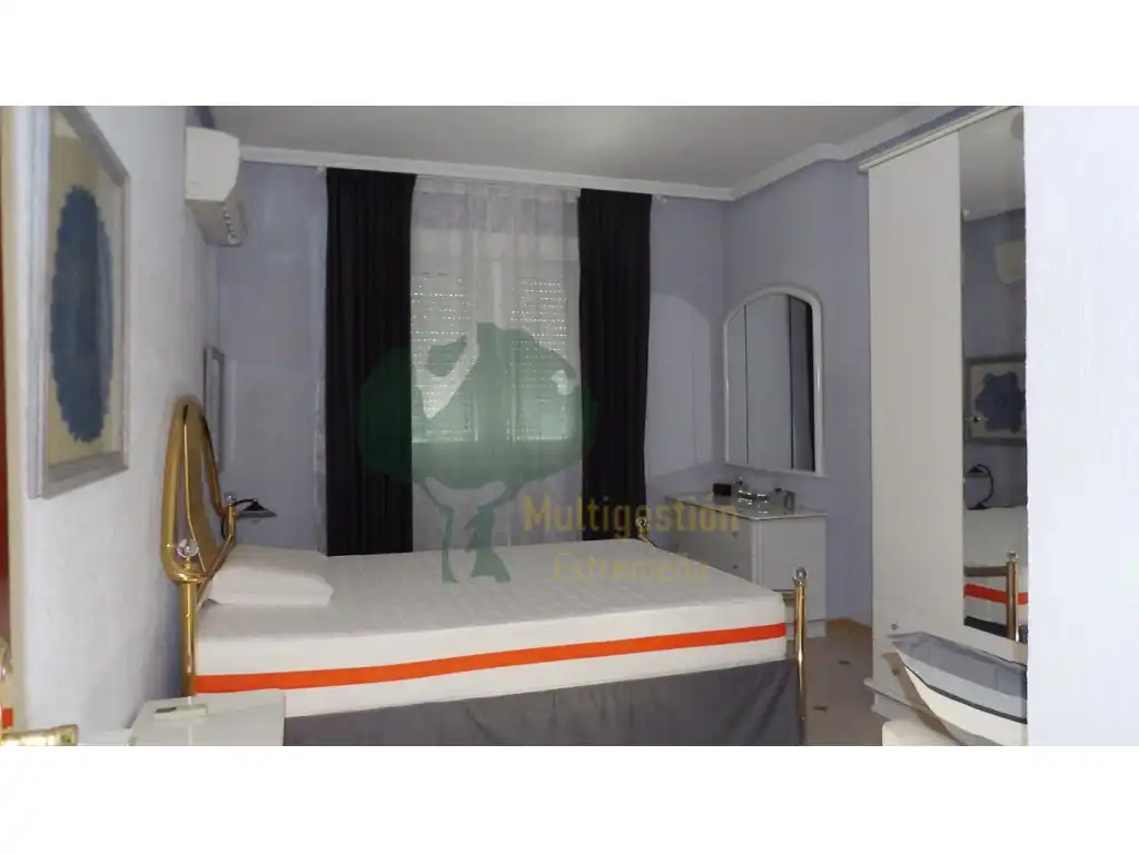 Habitación de Casa adosada en venta en Cáceres