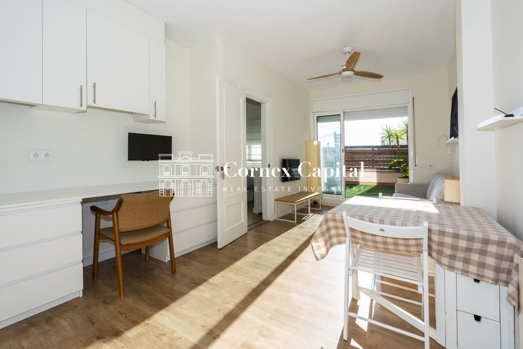 Vista exterior de Àtic en venda en  Barcelona Capital amb Calefacció i Terrassa