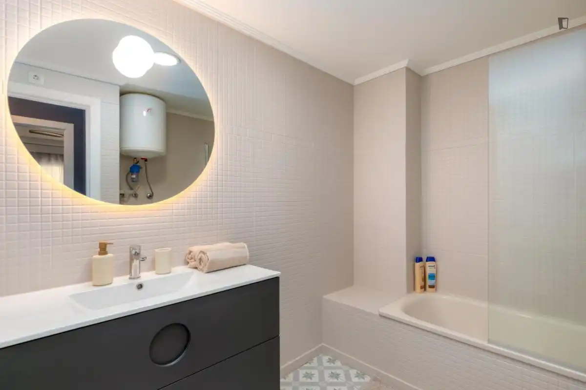 Bany de Apartament de lloguer en Valencia amb Aire condicionat, Moblat i Forn