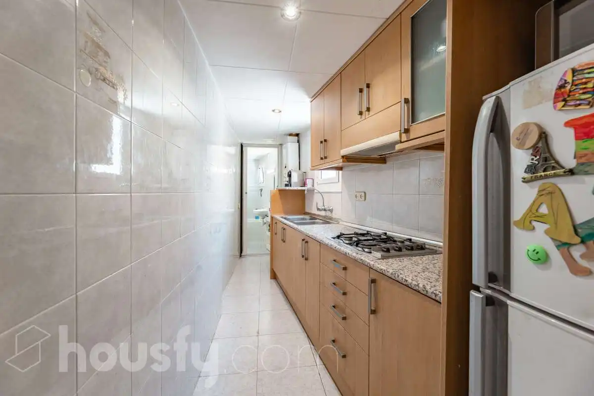 Cuina de Apartament en venda en Gavà amb Aire condicionat, Terrassa i Moblat