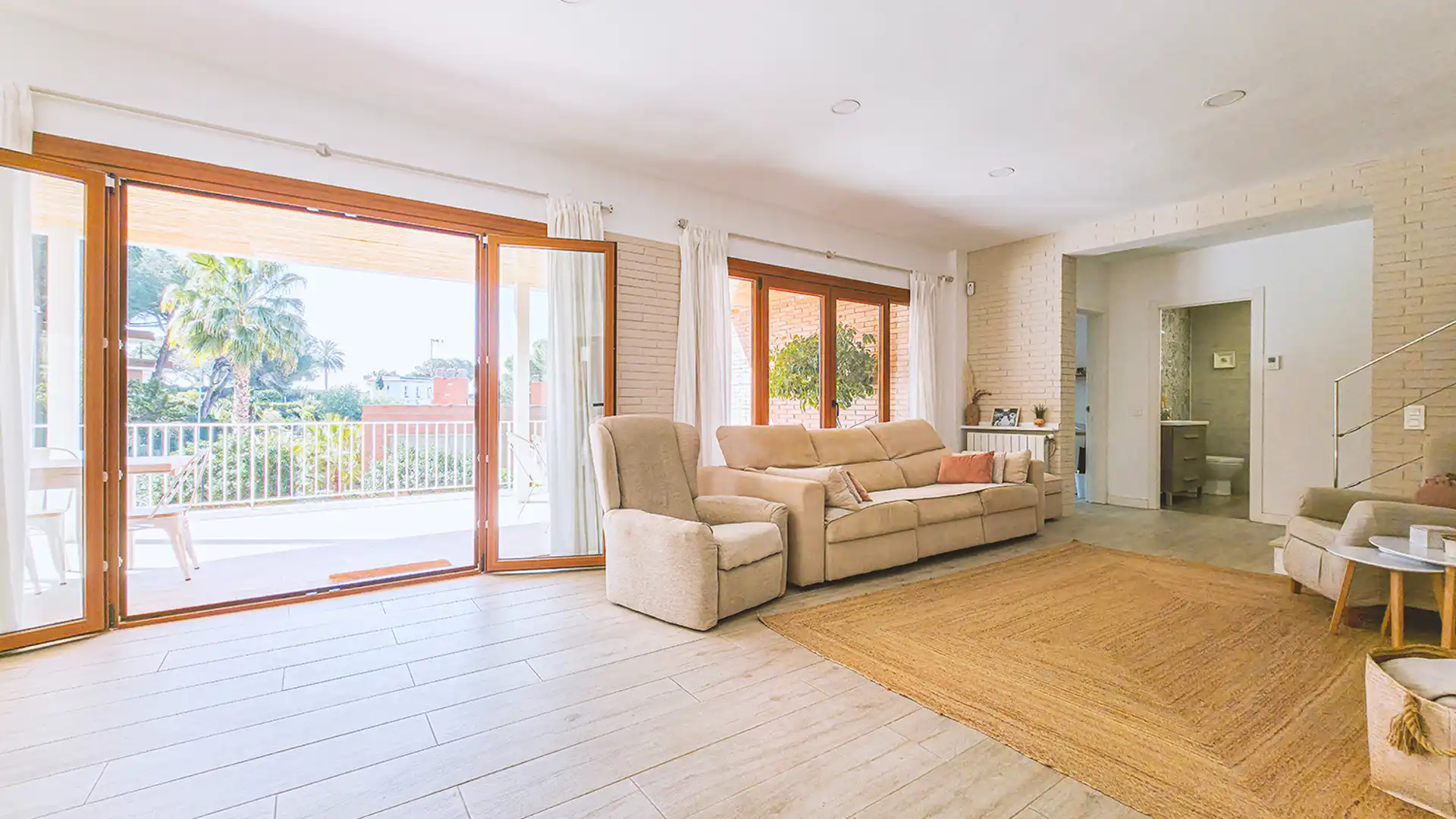 Sala de estar de Casa o chalet en venta en Sant Pol de Mar con Aire acondicionado, Calefacción y Jardín privado