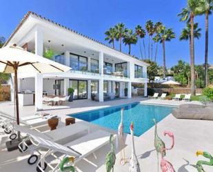 Vista exterior de Casa o xalet de lloguer en Marbella amb Aire condicionat, Jardí privat i Terrassa