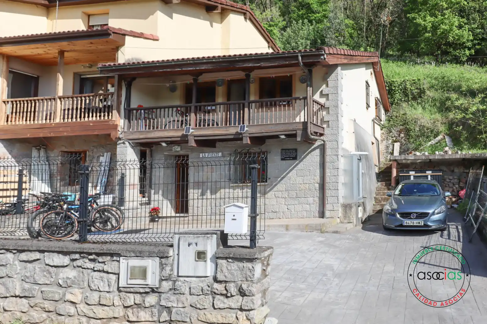 Vista exterior de Casa adosada en venda en Ribera de Arriba amb Calefacció, Parquet i Terrassa