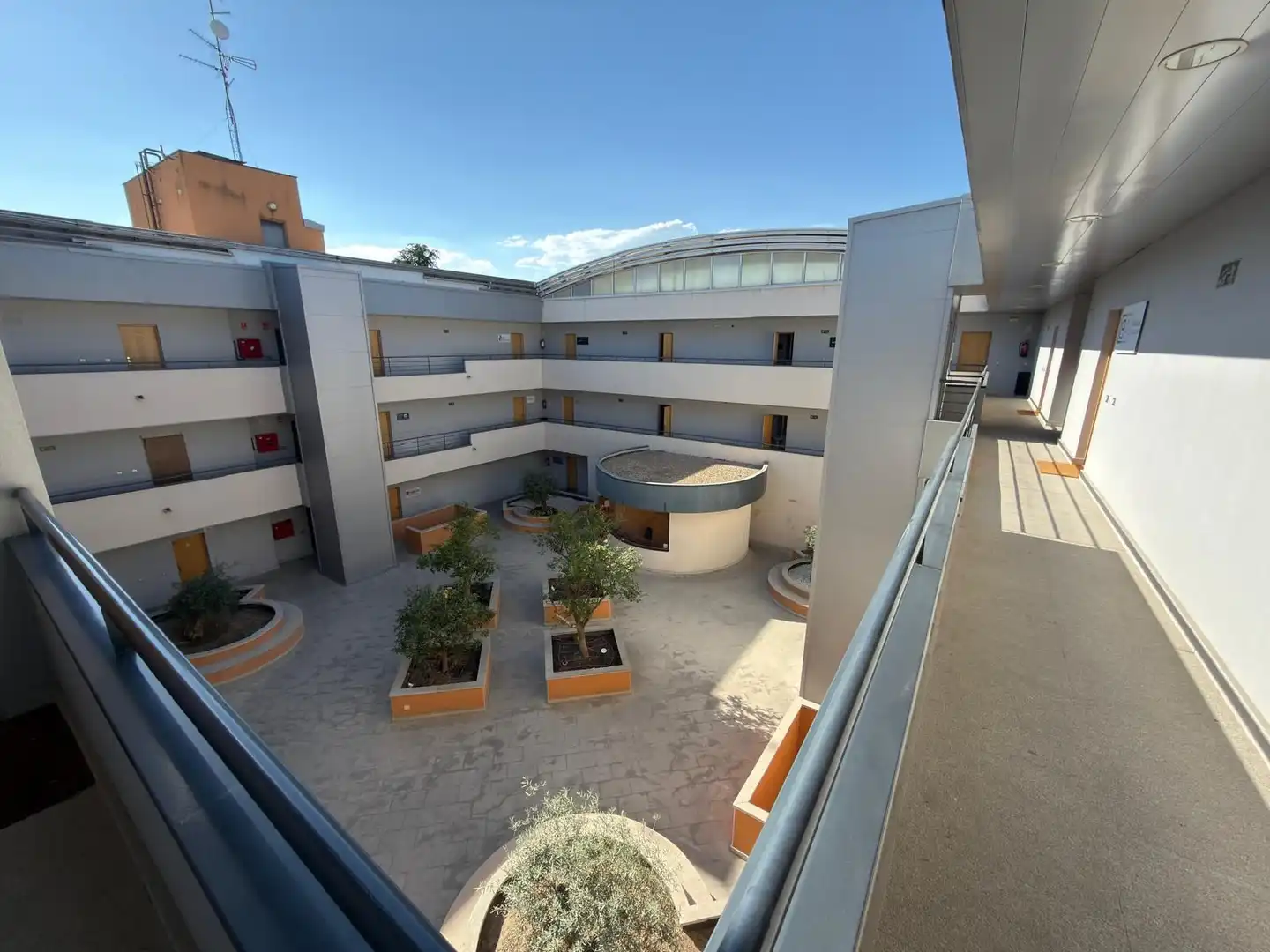 Exterior view of Office for rent in Villaviciosa de Odón  with Air Conditioner
