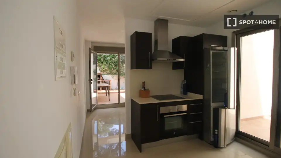 Cuina de Apartament per a compartir en Torrevieja amb Aire condicionat, Calefacció i Terrassa