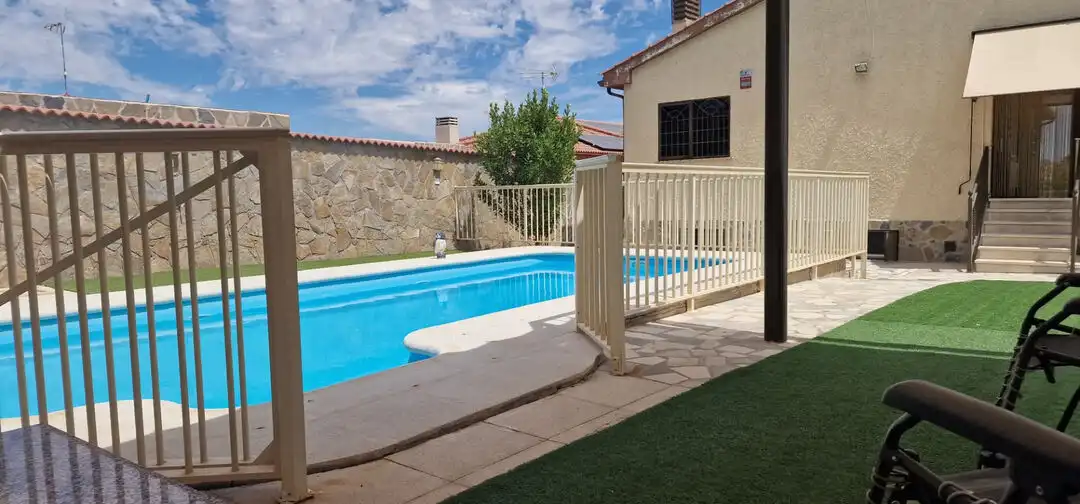 Piscina de Casa o chalet en venta en Valdelaguna con Aire acondicionado, Calefacción y Terraza