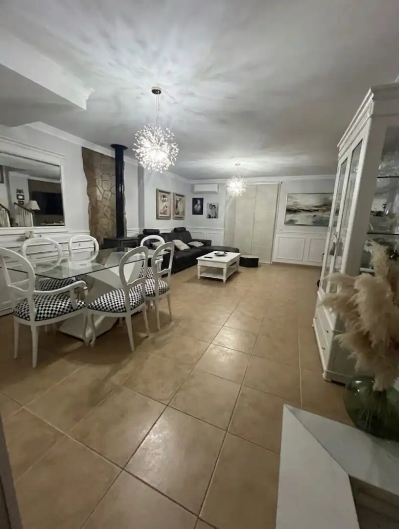 Sala de estar de Casa adosada en venta en Coín con Aire acondicionado, Parquet y Terraza