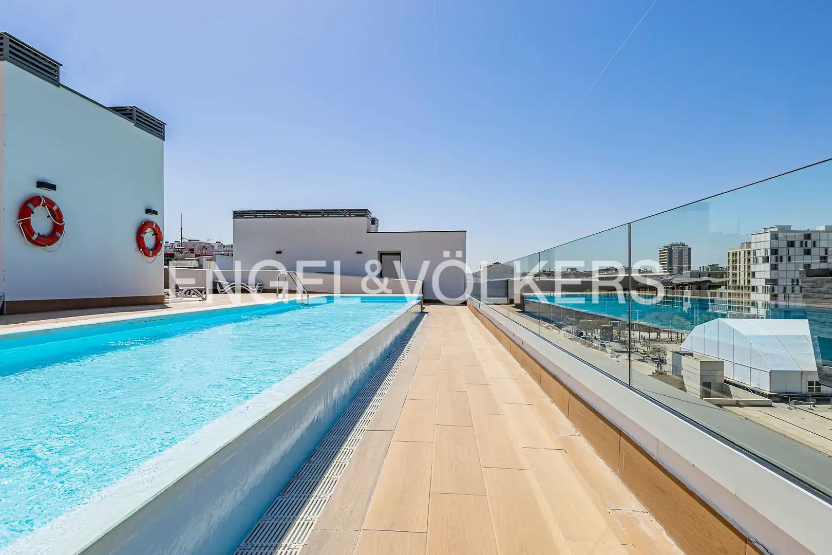 Piscina de Pis en venda en Barcelona amb Aire condicionat, Calefacció i Terrassa