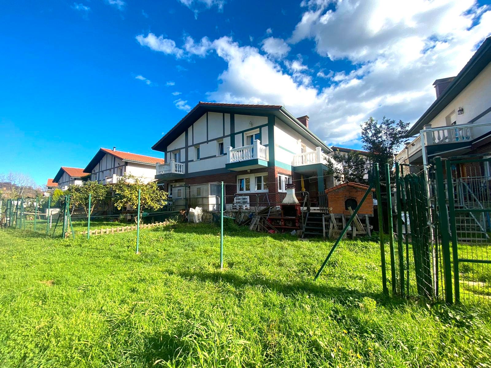 Jardín de Casa o chalet en venta en Castro-Urdiales con Calefacción, Jardín privado y Terraza