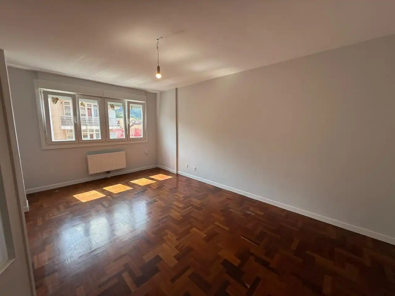 Habitación de Piso en venta en Castro-Urdiales con Calefacción, Parquet y Balcón