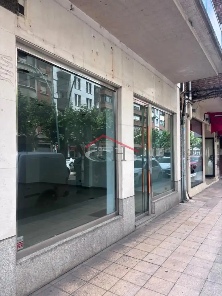 Local comercial en venda a Avenida Lancia, imagen 3
