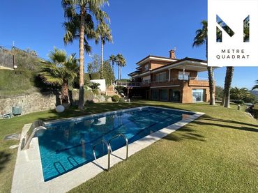 House with pool for sale in Alella
