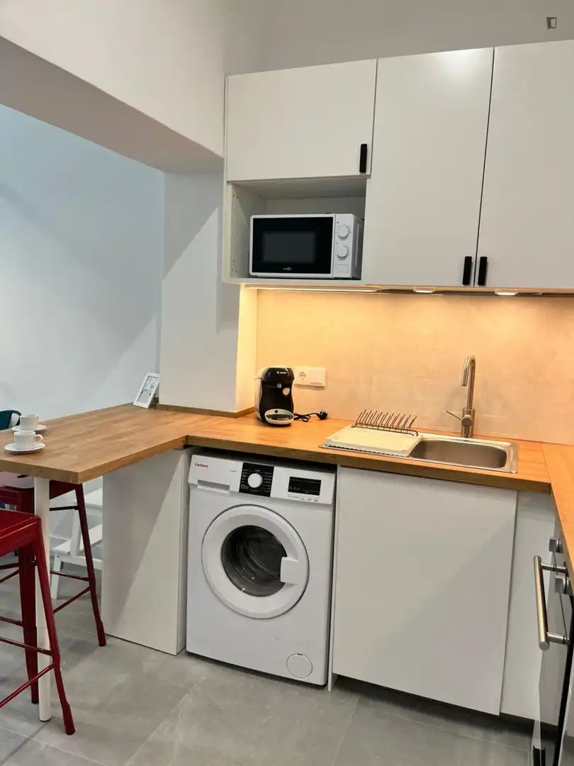 Cuina de Apartament de lloguer en Valencia amb Aire condicionat, Moblat i Forn