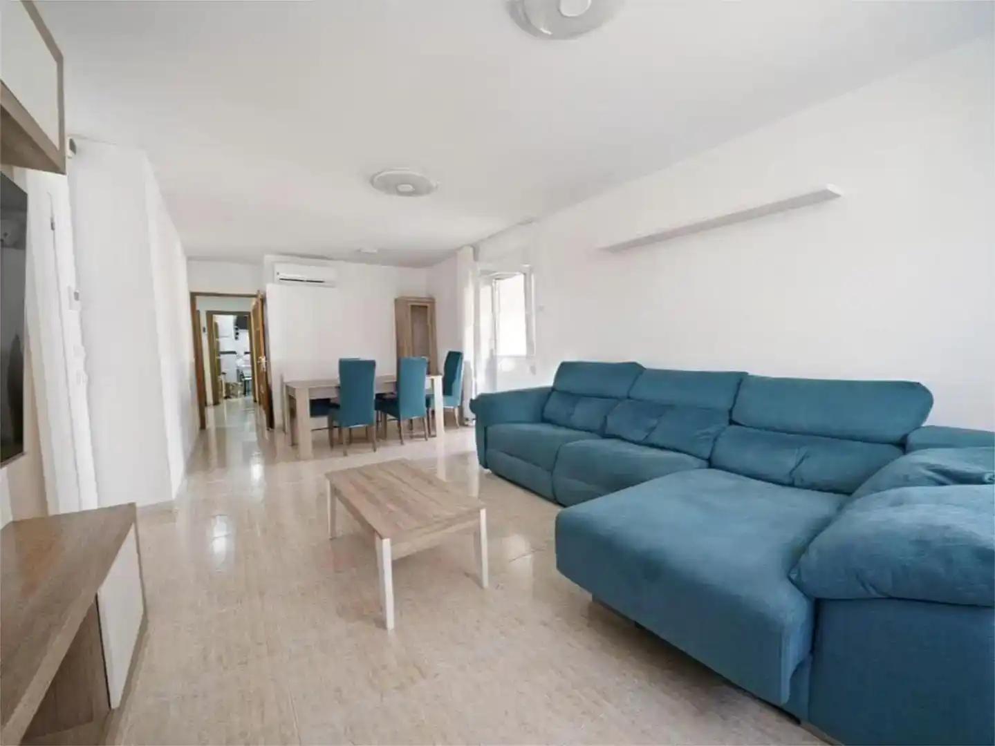 Sala d'estar de Casa o xalet en venda en El Campello amb Aire condicionat, Jardí privat i Traster