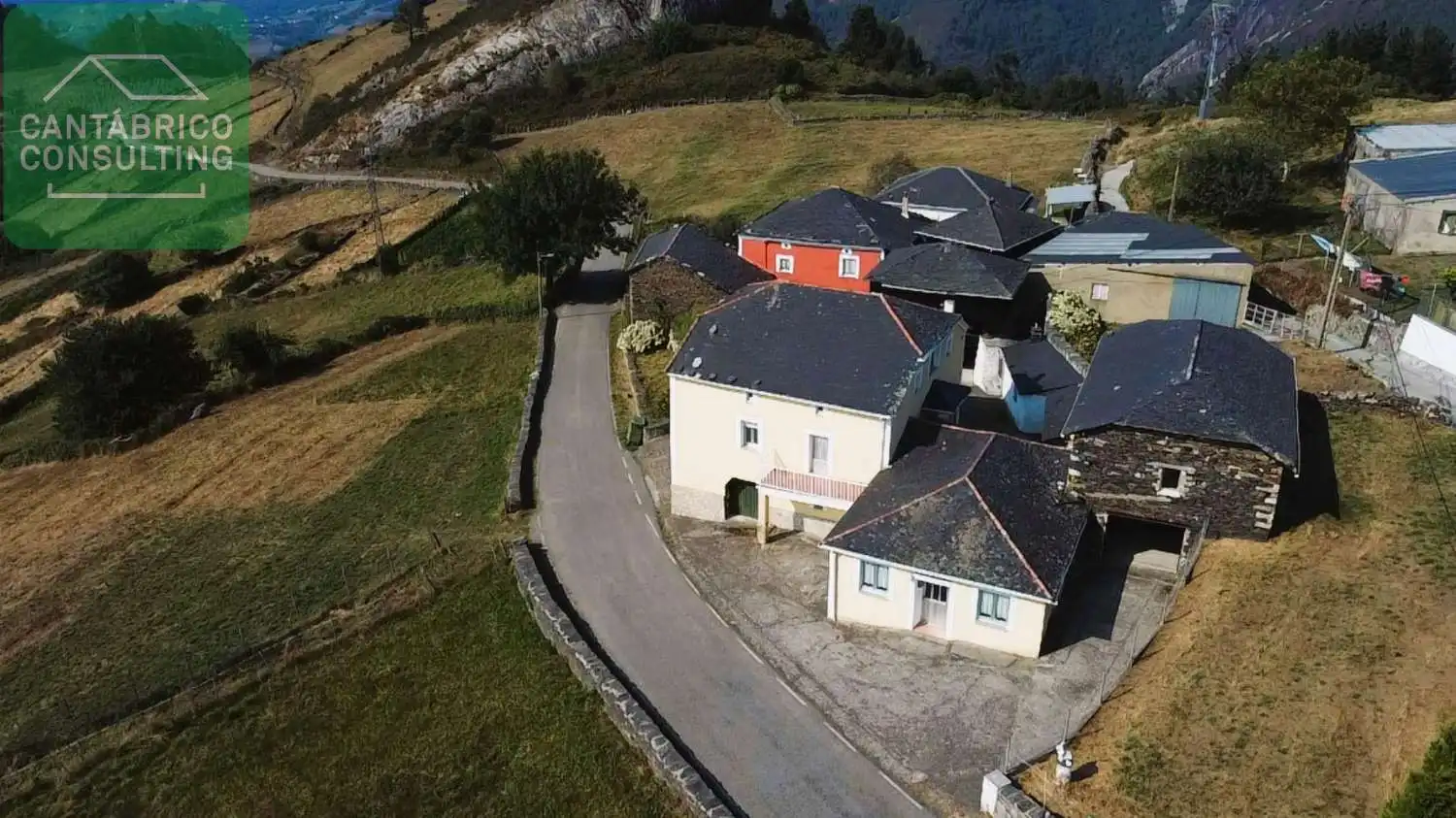 Vista exterior de Finca rústica en venda en Villayón amb Calefacció, Parquet i Terrassa