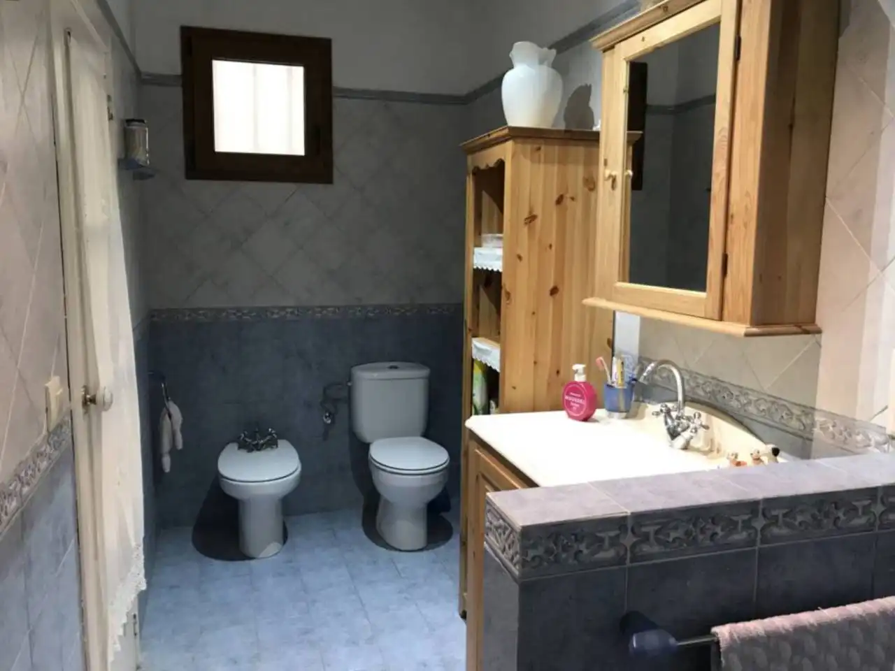 Bany de Casa o xalet en venda en Cervera amb Calefacció, Terrassa i Moblat