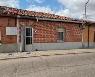 Außenansicht von Country house zum verkauf in Medina del Campo mit Heizung, Abstellraum und Möbliert
