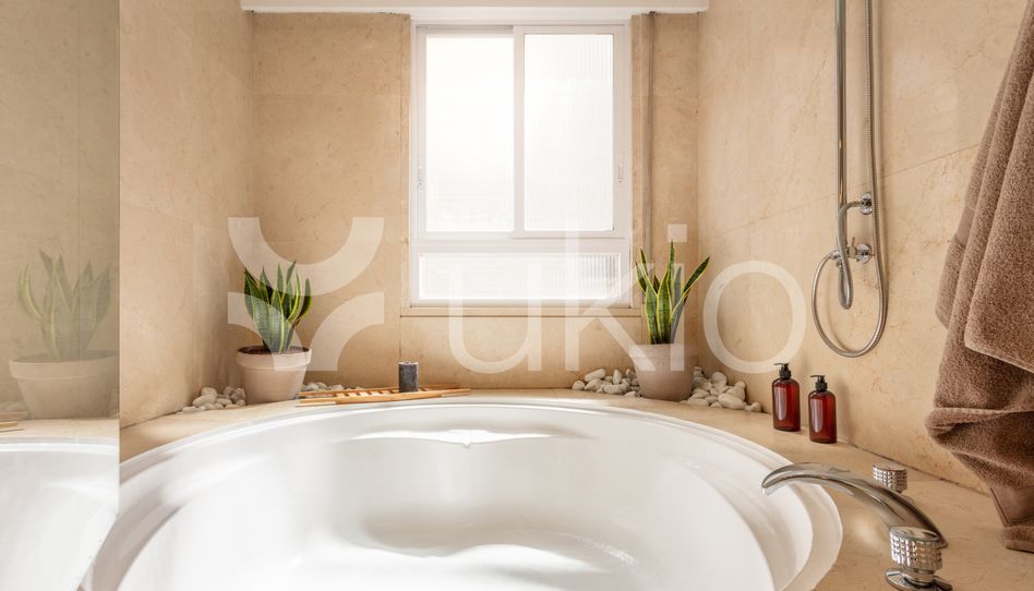 Apartamento de alquiler en Calle de Rafael Calvo, Almagro - Imagen 5
