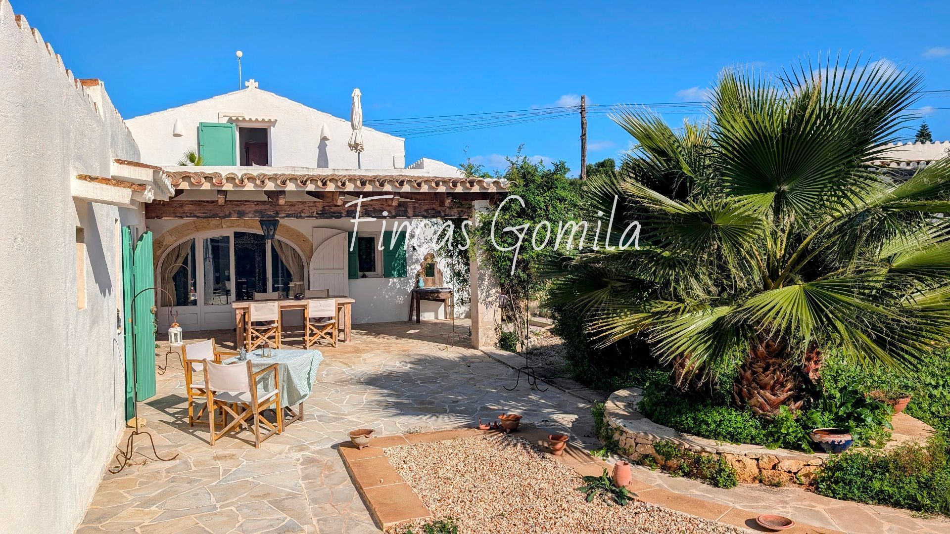 Vista exterior de Finca rústica en venda en Sant Lluís amb Jardí privat