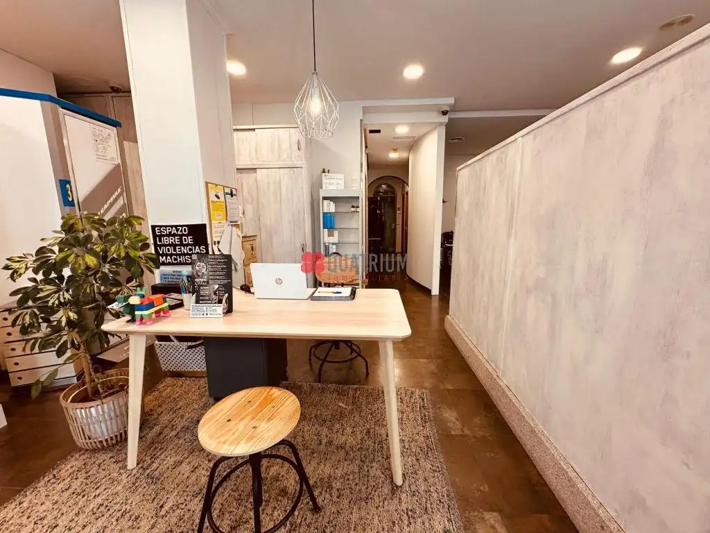 Commercial properties for sale in Santiago de Compostela   with Air Conditioner and Furnished