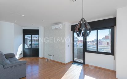 Living room of Apartment for sale in  Barcelona Capital  with Air Conditioner, Terrace and Balcony