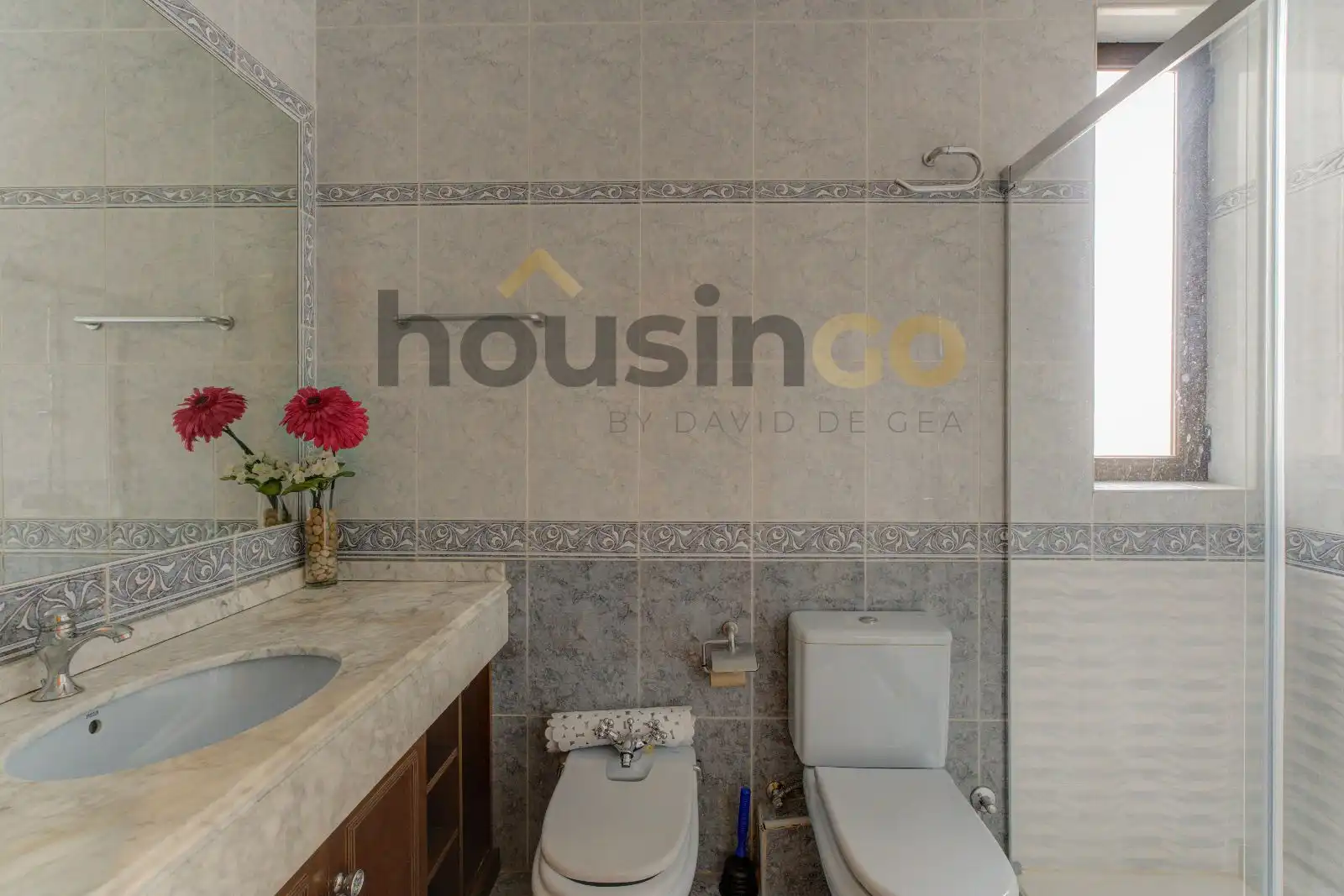 Bathroom of Flat for rent in Madrid  with Air Conditioner, Heating and Parquet flooring
