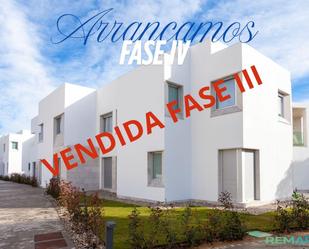 Vista exterior de Apartament en venda en Mont-roig del Camp amb Aire condicionat, Calefacció i Jardí privat