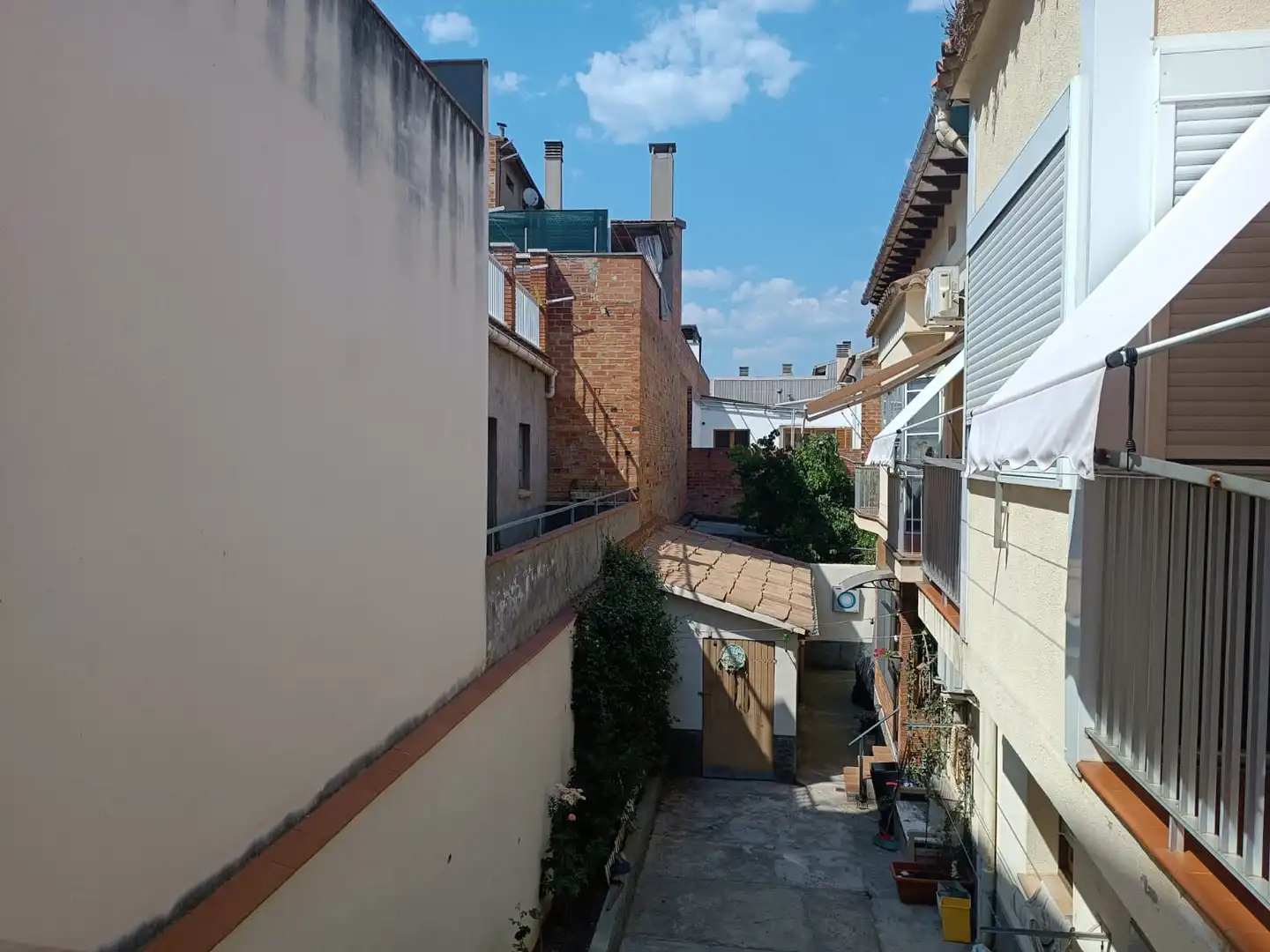 Vista exterior de Casa adosada en venda en Gironella amb Calefacció, Terrassa i Forn