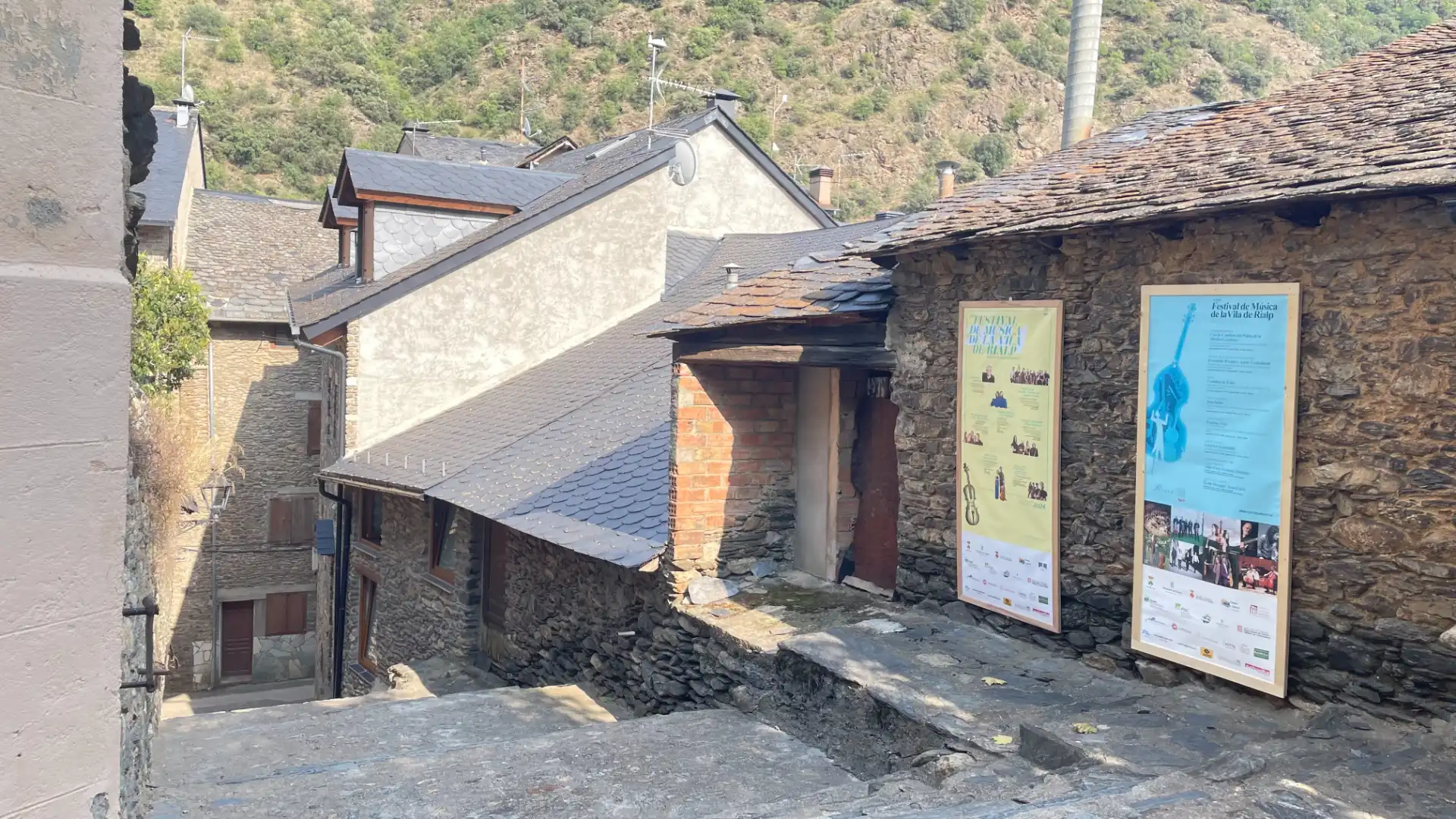 Vista exterior de Local en venta en Rialp
