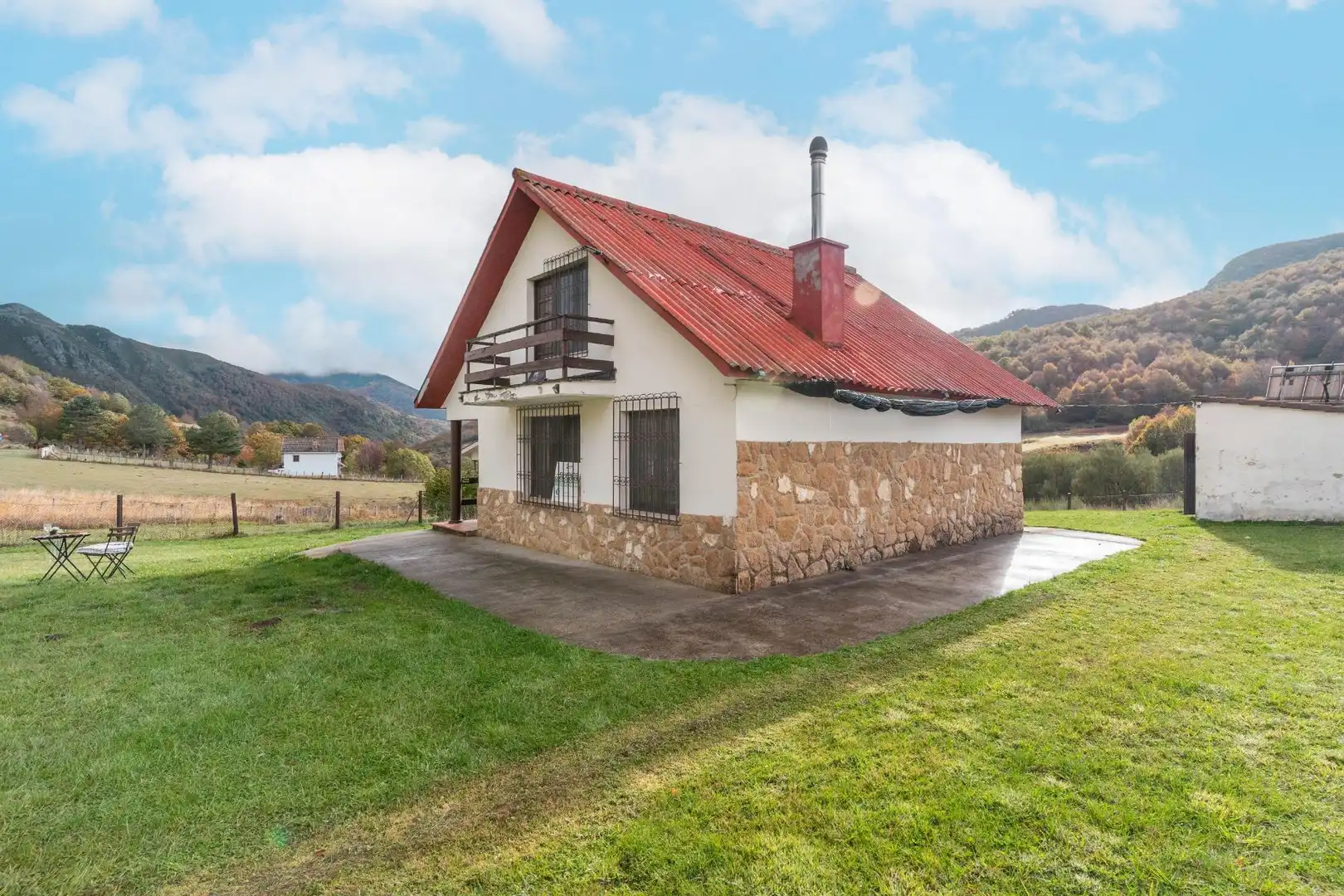 Vista exterior de Casa o chalet en venta en Burón con Jardín privado y Amueblado
