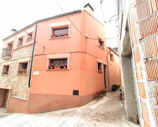 Vista exterior de Casa adosada en venda en Vimbodí i Poblet amb Moblat