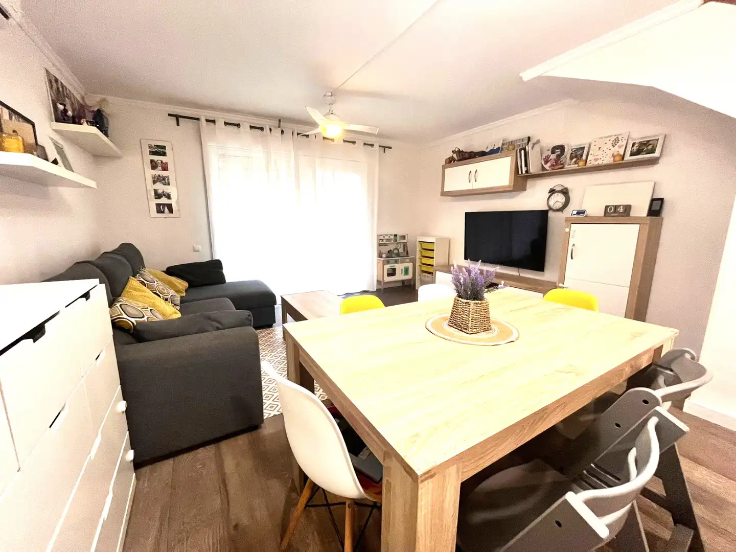 Sala de estar de Casa adosada en venta en Mont-roig del Camp con Aire acondicionado, Calefacción y Terraza