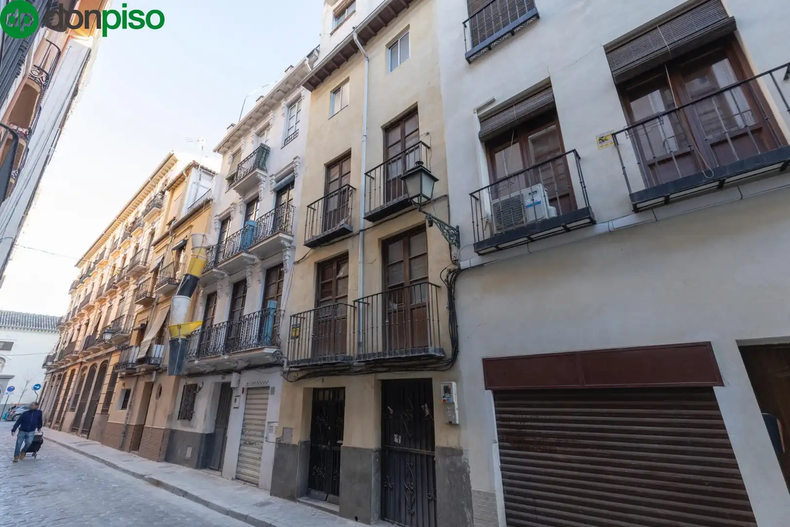 Casa con terraza en venta en Calle CONDE DE LAS INFANTAS
