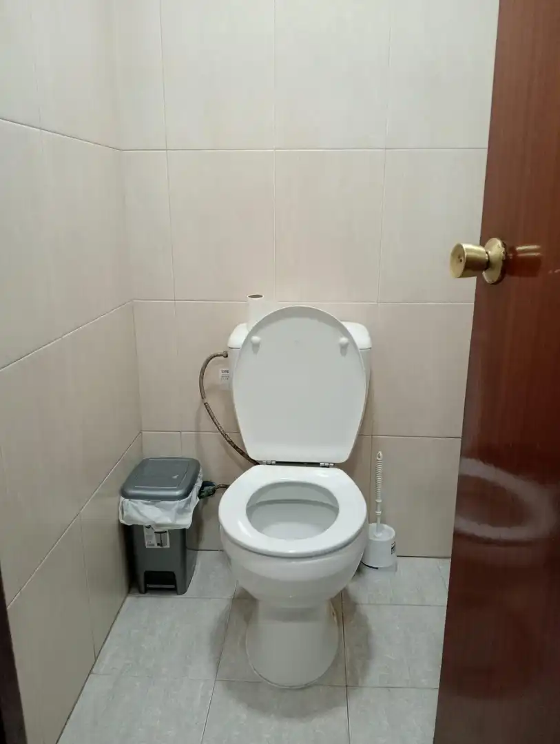 Badezimmer von Geschaftsraum zum Verkauf in Madrid mit Möbliert