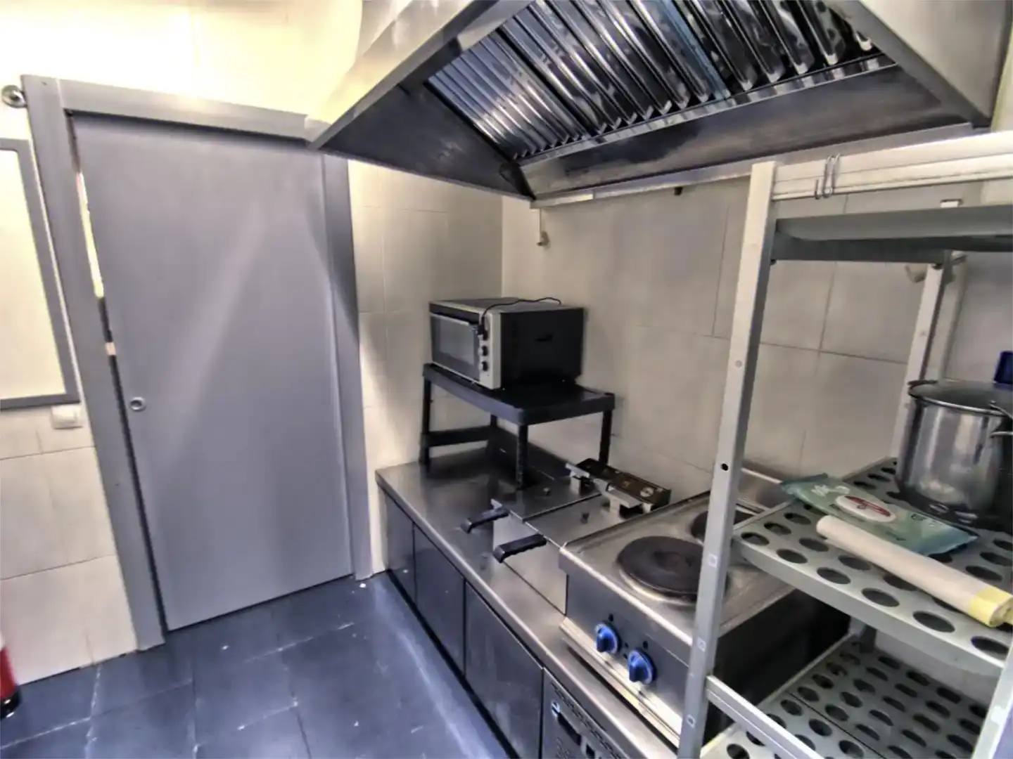Cocina de Local de alquiler en León Capital  con Aire acondicionado y Amueblado