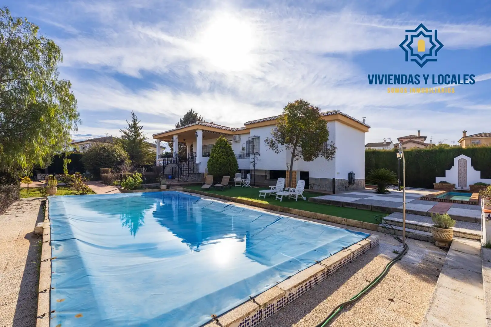 Chalet con piscina en venta en Calle Lindaraja, imagen 2