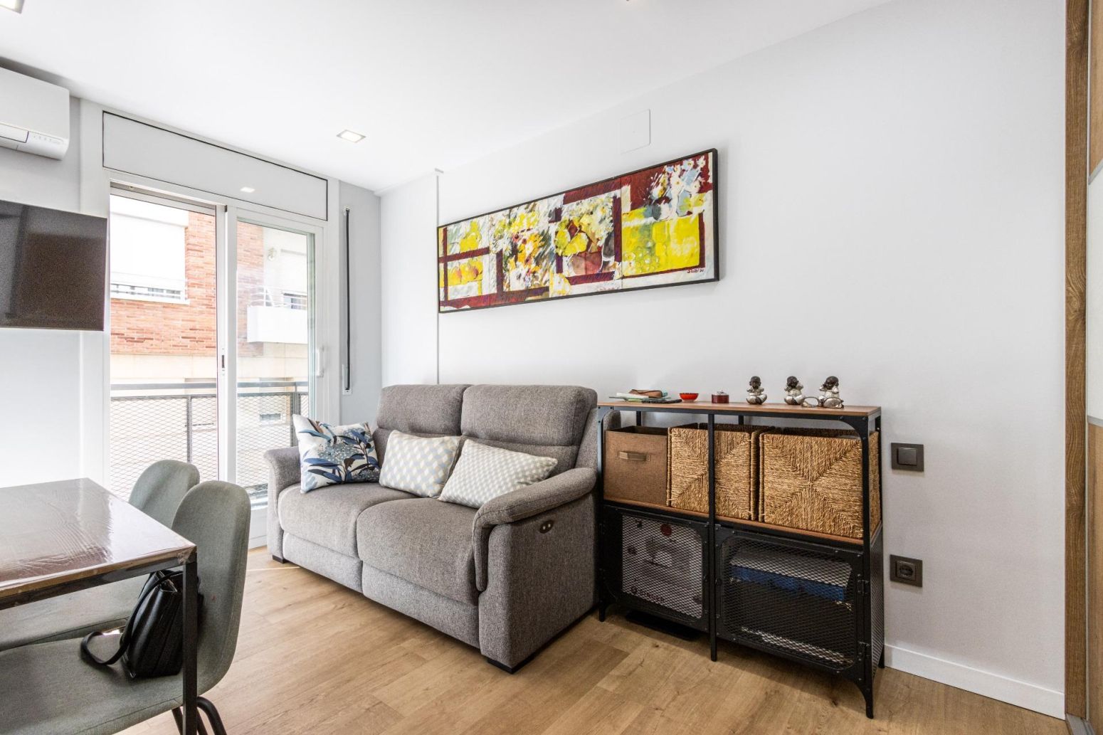Living room of Flat for sale in Terrassa  with Air Conditioner, Heating and Parquet flooring