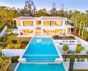 Vista exterior de Casa o xalet de lloguer en Marbella amb Aire condicionat, Terrassa i Piscina