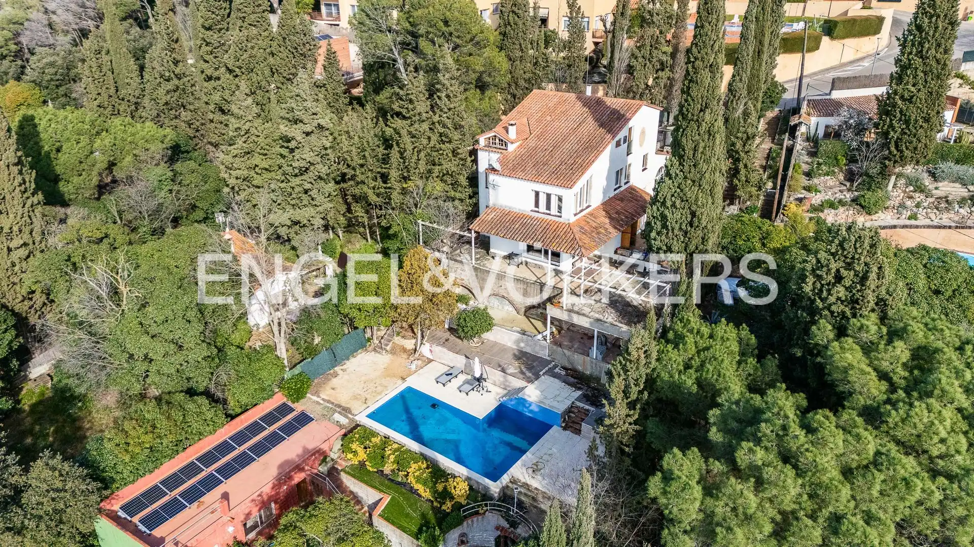 Vista exterior de Finca rústica en venda en Palau-solità i Plegamans amb Aire condicionat, Calefacció i Jardí privat