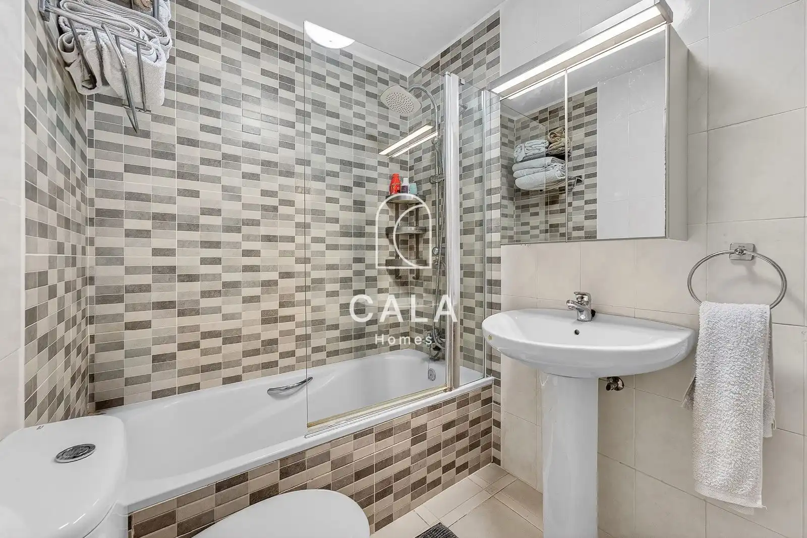 Baño de Casa adosada en venta en Guía de Isora con Terraza, Trastero y Piscina
