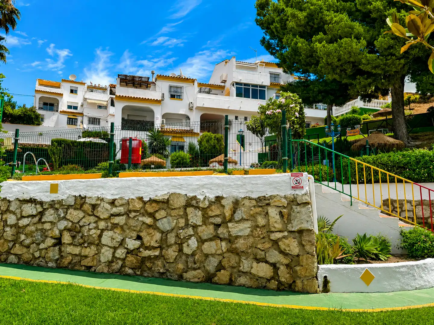 Vista exterior de Apartament en venda en Benalmádena amb Terrassa, Moblat i Piscina comunitària