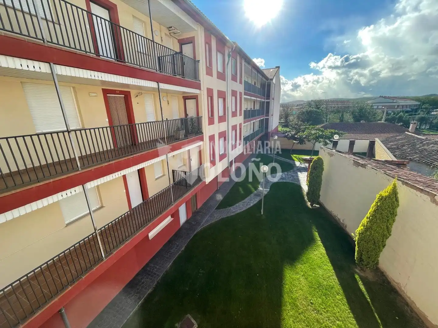 Aparcament de Apartament en venda en Castañares de Rioja amb Calefacció, Moblat i Forn